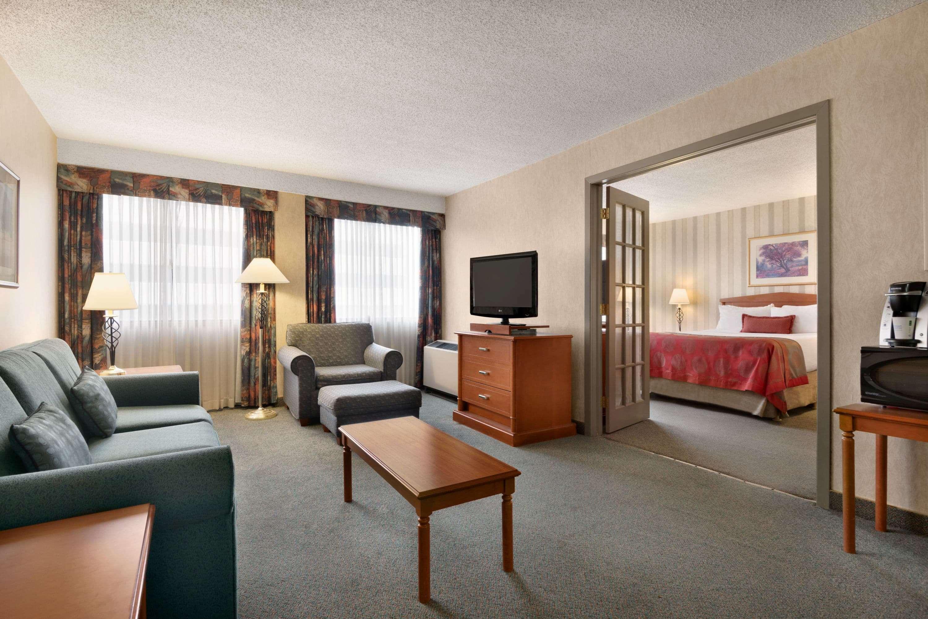 Ramada Plaza By Wyndham Regina Downtown Hotel Eksteriør billede