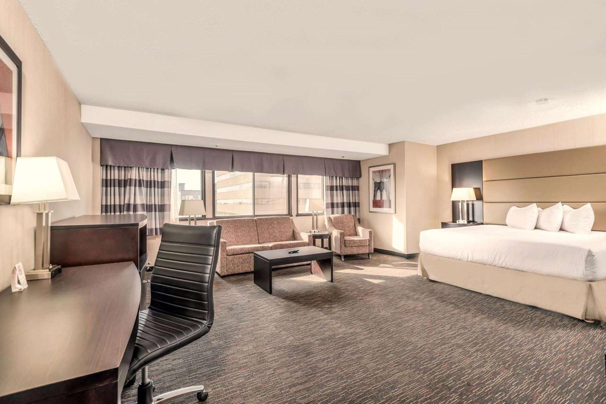 Ramada Plaza By Wyndham Regina Downtown Hotel Eksteriør billede